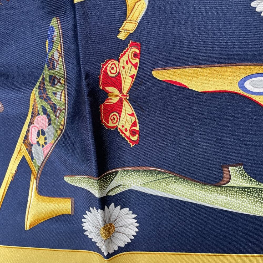 Salvatore Ferragamo Silk "Calzature" Scarf Shoe Motif - Picture 12 of 15